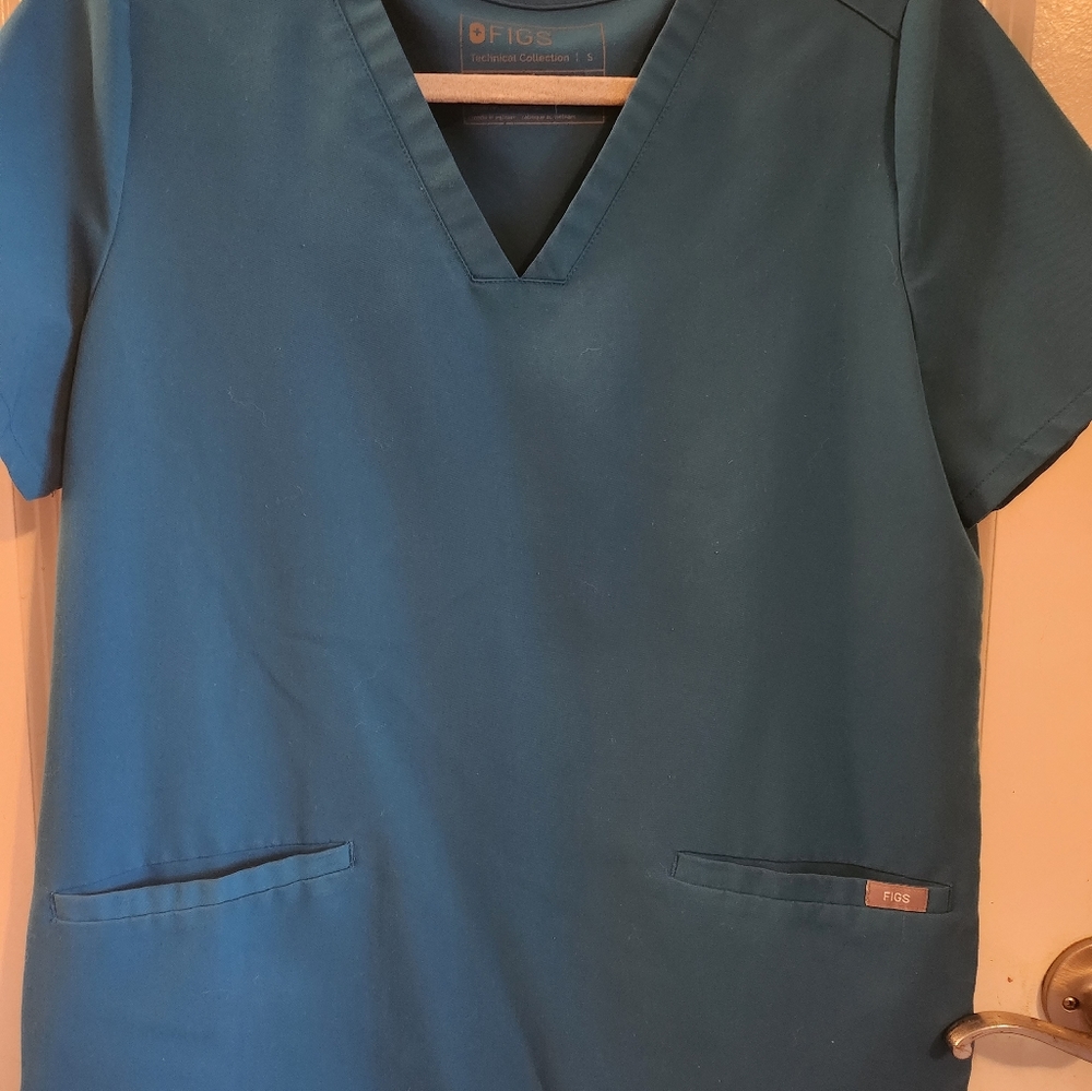 Figs Casma 3 pocket top Small in pacific blue. Medium Zamora jogger